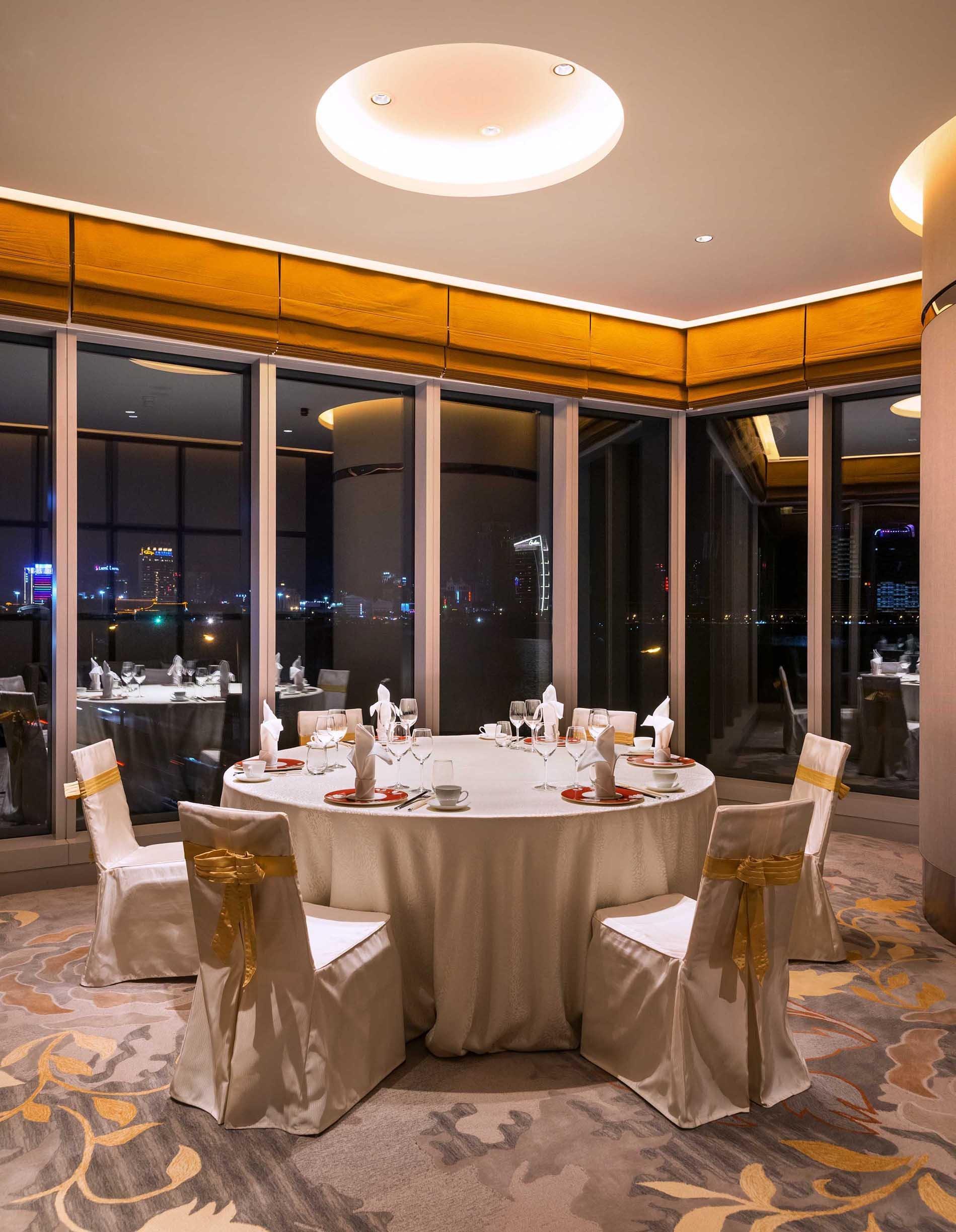Crowne Plaza Macau By Ihg Exterior foto The Club Lounge at the 39th floor