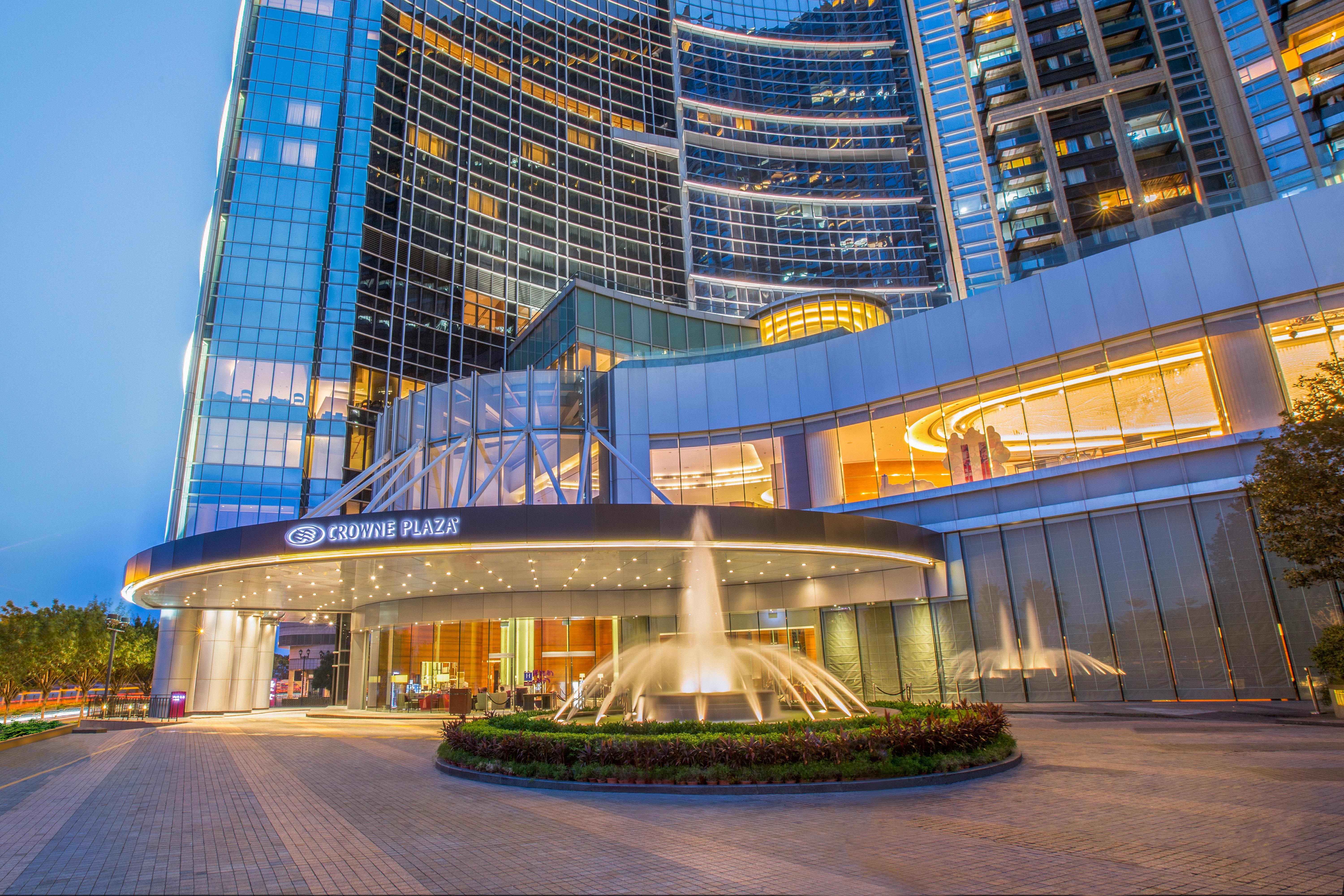 Crowne Plaza Macau By Ihg Exterior foto The entrance of the hotel